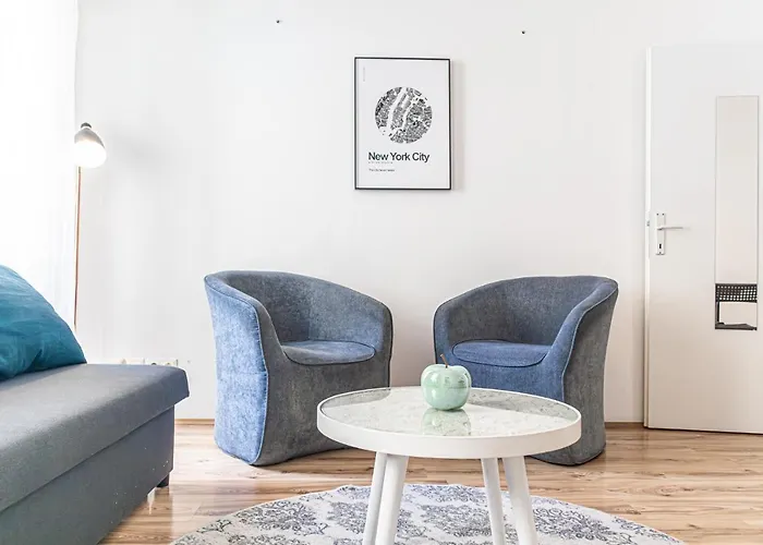 Attractive 1Br And 1 Lr Apt Comfortable Design, Great Location