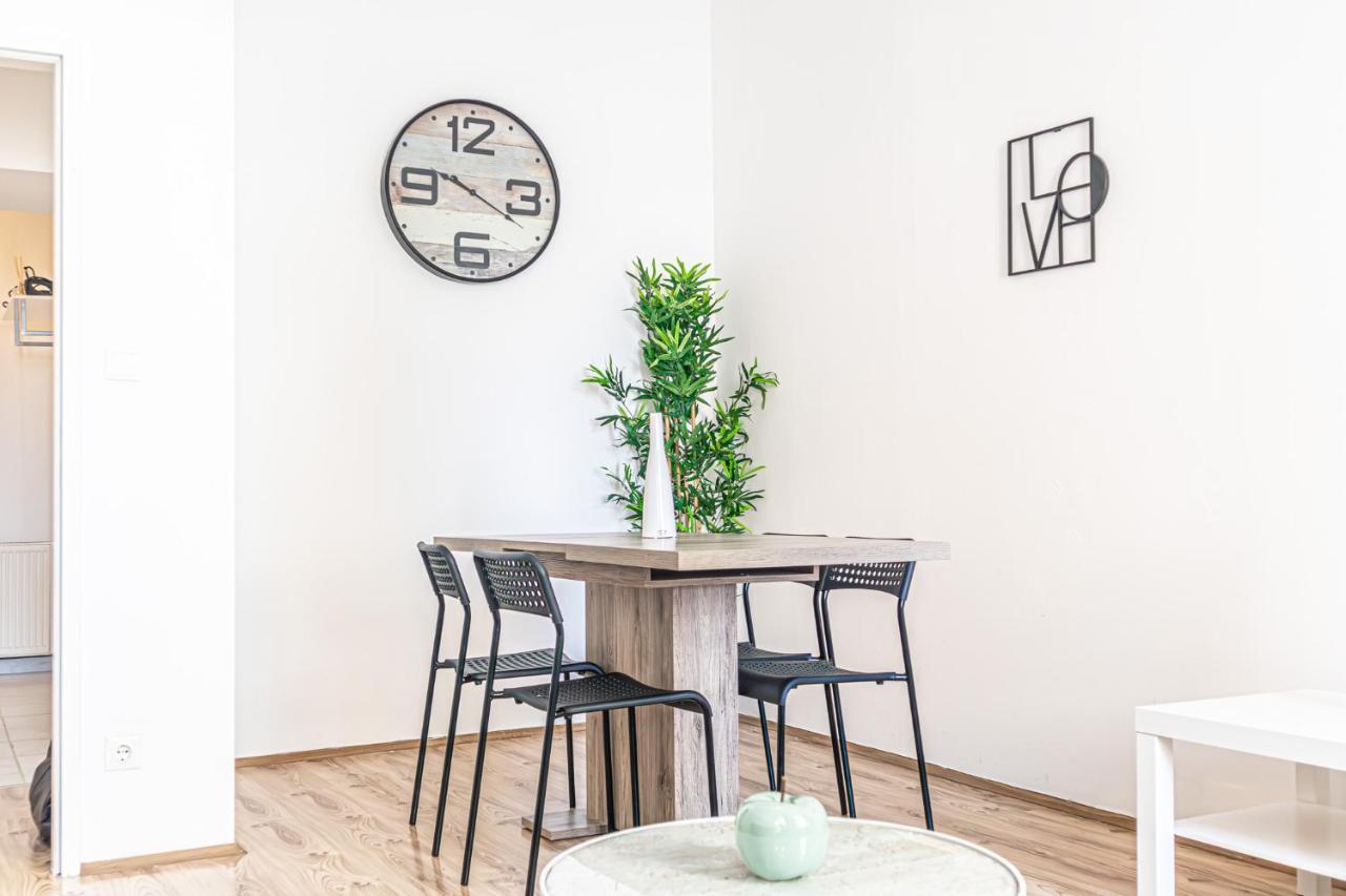 Attractive 1br And 1 Lr Comfortable Design, Great Location * Viena